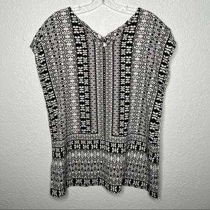 Chico’s Short Sleeve V Neck Shirt Blouse Top Black White Size 1 Small Loose Work
